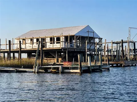 21 Wilkinson Canal, Port Sulphur, LA 70083