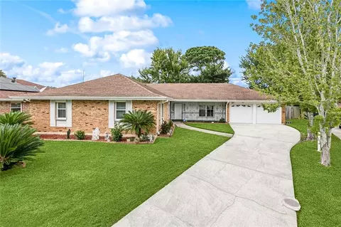 7631 Spring Lake Dr, New Orleans, LA 70126