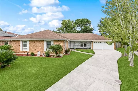 7631 Spring Lake Dr, New Orleans, LA 70126