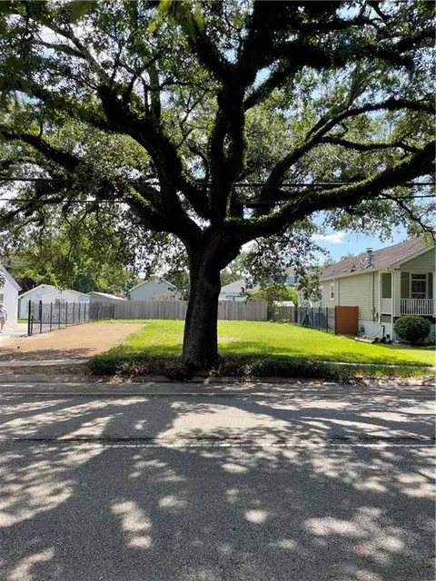 4527 Paris Ave, New Orleans, LA 70122