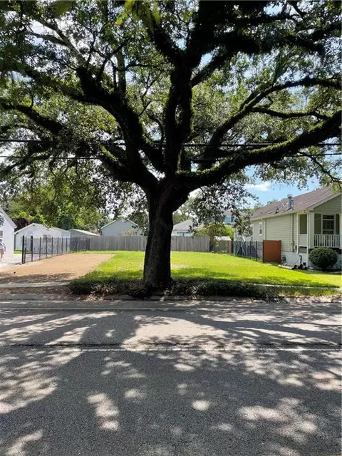 4527 Paris Ave, New Orleans, LA 70122