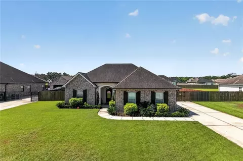 9554 Sugar Maple Ln, Waggaman, LA 70094