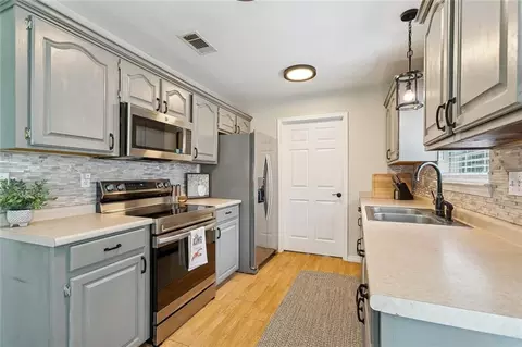 Kitchen - 70447 J St, Covington, LA 70433 photo 1 of 2