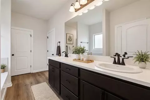 Bath - 15593 Grassy Ln, Covington, LA 70435 photo 1 of 3