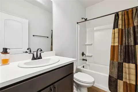 Bath - 15593 Grassy Ln, Covington, LA 70435 photo 3 of 3