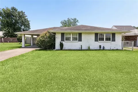 917 Ellen St, Gretna, LA 70056