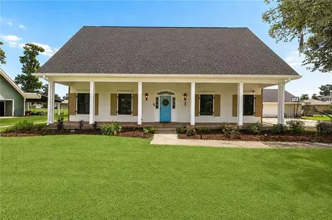 64 Belle Grove Dr, Destrehan, LA 70047