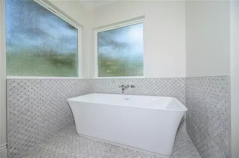 Bath - 207 Dutton Ct, Slidell, LA 70461 photo 7 of 13