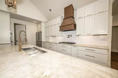 Kitchen - 207 Dutton Ct, Slidell, LA 70461 photo 3 of 7