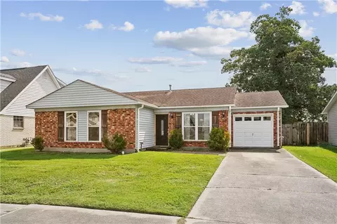 223 Brett Dr, Gretna, LA 70056