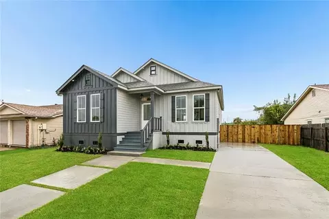 14111 Knightway Dr, New Orleans, LA 70128