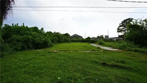 2423 Elmwood Park, New Orleans, LA 70114