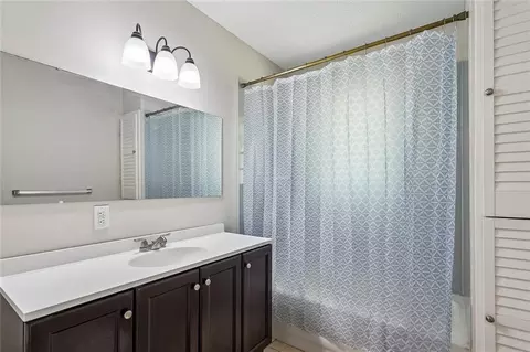 Bath - 2121 Oriole St, Slidell, LA 70460 photo 1 of 1