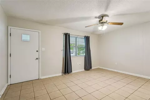 Living - 2121 Oriole St, Slidell, LA 70460 photo 1 of 3