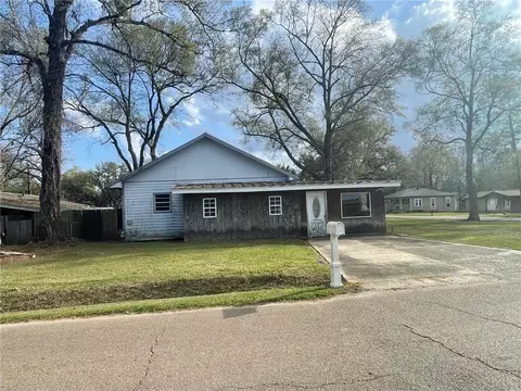579 W Mcclellan St, Ponchatoula, LA 70454