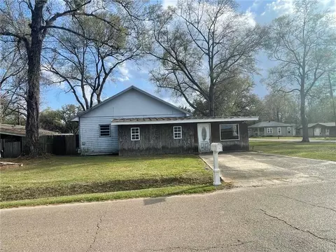 579 W Mcclellan St, Ponchatoula, LA 70454