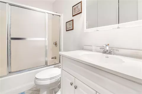 Bath - 84 Normandy Dr, Kenner, LA 70065 photo 2 of 2