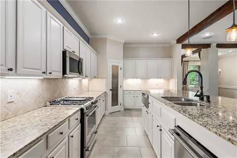 Kitchen - 23793 Carter Trce, Springfield, LA 70462 photo 2 of 3