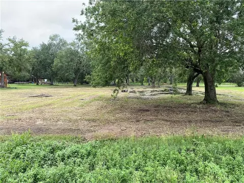 5 Yacht Pen Ln, Lafitte, LA 70067