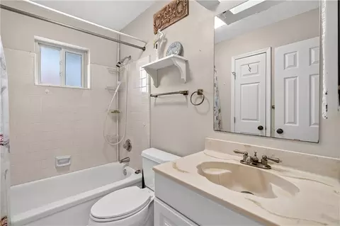 Bath - 302 Somersset Dr, Slidell, LA 70458 photo 2 of 3