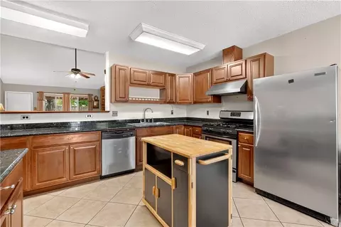 Kitchen - 302 Somersset Dr, Slidell, LA 70458 photo 2 of 5