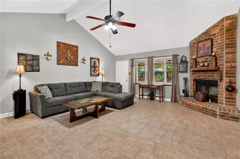 Living - 302 Somersset Dr, Slidell, LA 70458 photo 1 of 2