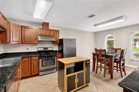 Kitchen - 302 Somersset Dr, Slidell, LA 70458 photo 3 of 5
