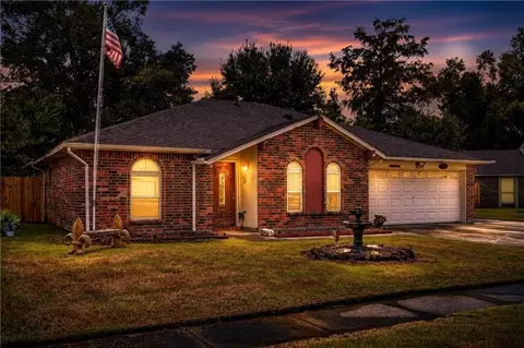 Exterior - 302 Somersset Dr, Slidell, LA 70458 photo 8 of 12
