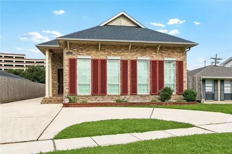 4308 Lake Villa Dr, Metairie, LA 70002