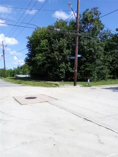 2401 Lamanche St, New Orleans, LA 70117