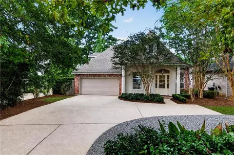 925 Beau Chene Dr, Mandeville, LA 70471