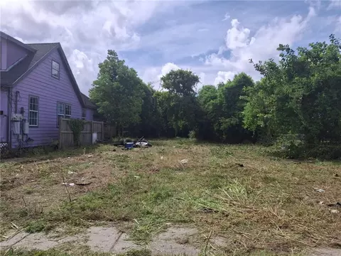 1316 Reynes St, New Orleans, LA 70117