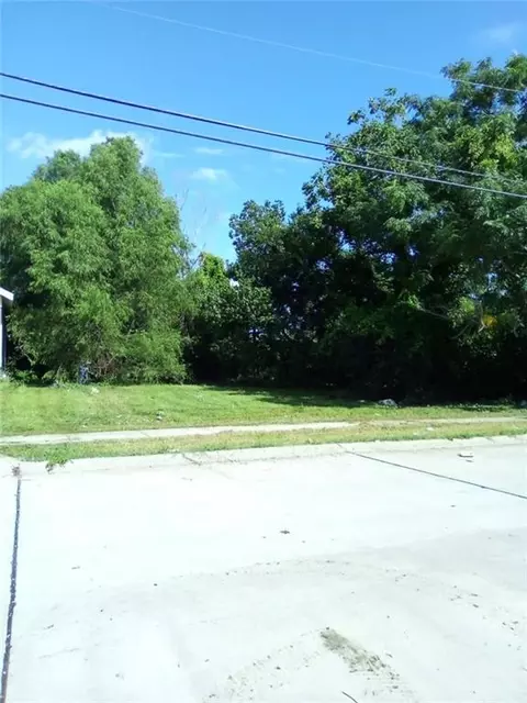 2326 Lamanche St, New Orleans, LA 70117