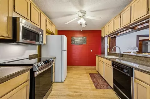 Kitchen - 31013 Putt Moran Loop, Lacombe, LA 70445 photo 1 of 2