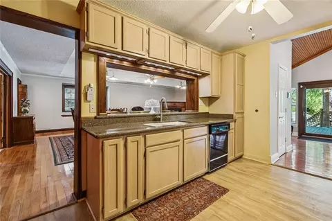 Kitchen - 31013 Putt Moran Loop, Lacombe, LA 70445 photo 2 of 2