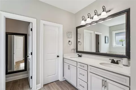Bath - 477 Tiger Ave, Covington, LA 70433 photo 1 of 3