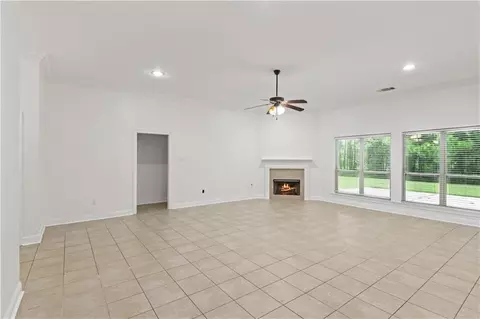Living - 629 Woodburne Loop, Covington, LA 70433 photo 4 of 4