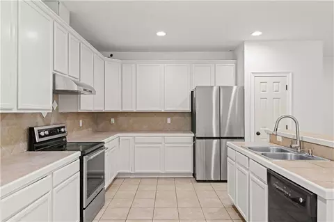 Kitchen - 629 Woodburne Loop, Covington, LA 70433 photo 3 of 3