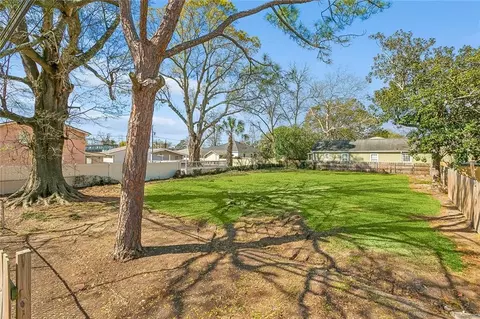 2605 Whitney Ave, Gretna, LA 70056