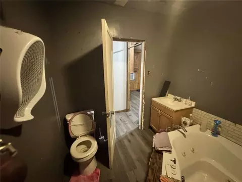 Bath - 20530 Carpenter Rd, Springfield, LA 70462 photo 2 of 3