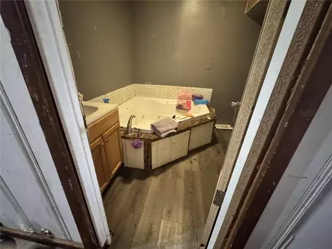 Bath - 20530 Carpenter Rd, Springfield, LA 70462 photo 1 of 3