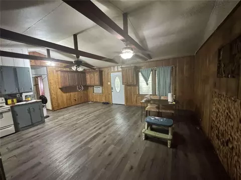 Living - 20530 Carpenter Rd, Springfield, LA 70462 photo 1 of 2