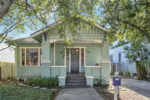 8414 Apricot St, New Orleans, LA 70118
