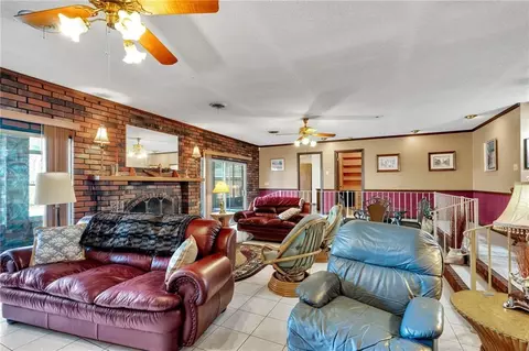 Living - 313 Santa Cruz Ct, Luling, LA 70070 photo 3 of 3