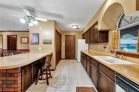 Kitchen - 313 Santa Cruz Ct, Luling, LA 70070 photo 5 of 5