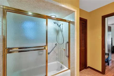 Bath - 313 Santa Cruz Ct, Luling, LA 70070 photo 3 of 6