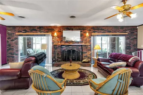 Living - 313 Santa Cruz Ct, Luling, LA 70070 photo 2 of 3
