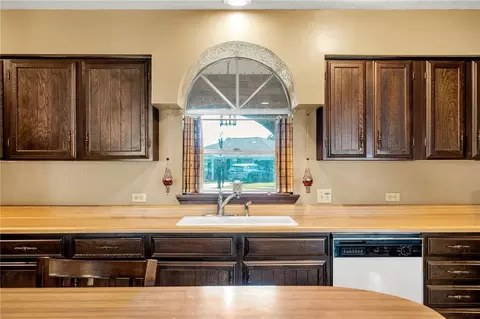 Kitchen - 313 Santa Cruz Ct, Luling, LA 70070 photo 4 of 5