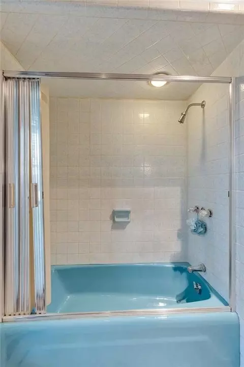 Bath - 313 Santa Cruz Ct, Luling, LA 70070 photo 6 of 6