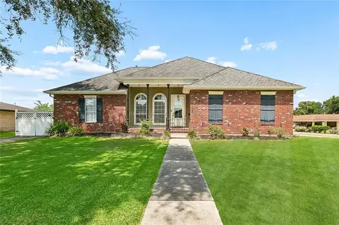 573 Oak St, Norco, LA 70079